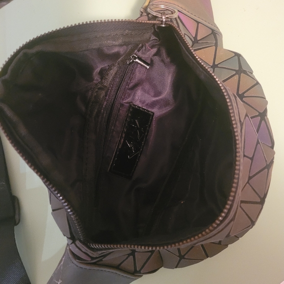 Geometric Luminous Fanny Pack - Picture 3 of 4